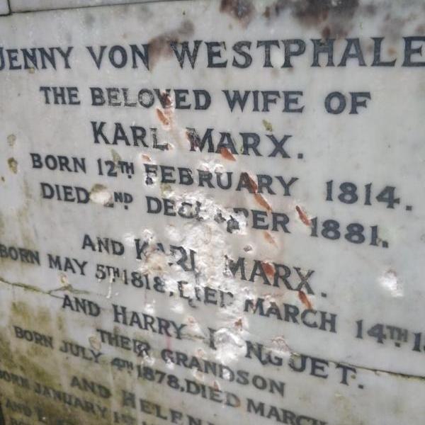 В Лондоне неизвестные разбили молотком могилу Карла Маркса 