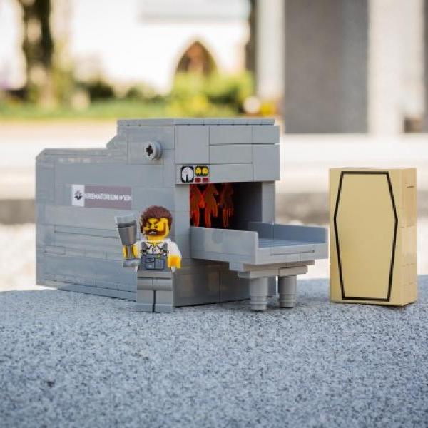 Музей похорон на Центральном кладбище Вены провел презентацию игрушек «Лего» на тему смерти 